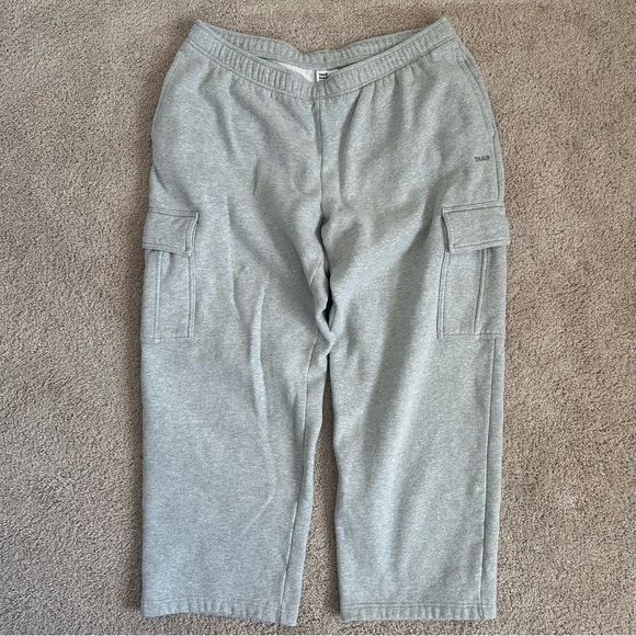 Aritzia Pants - Aritzia Mega Fit Cargo Sweatpants